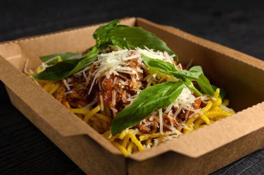 Peynirli makarna Kutuda teslim edilecek