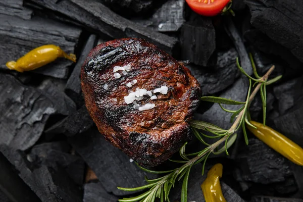 Steak Sur Fond Noir Vue Dessus — Photo