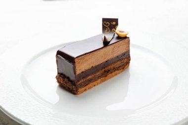 Pasta şefinin beyaz arka planında lezzetli tatlılar.