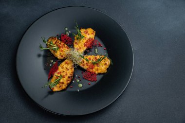 Tabakta lezzetli deniz ürünleri tabağı. yakın plan