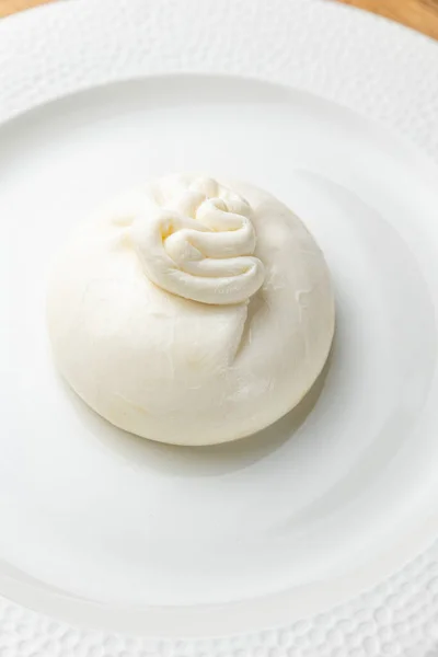 Beyaz Tabakta Leziz Buratta Peyniri — Stok fotoğraf