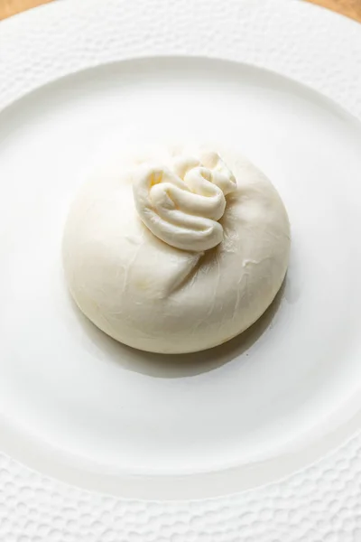 Beyaz Tabakta Leziz Buratta Peyniri — Stok fotoğraf