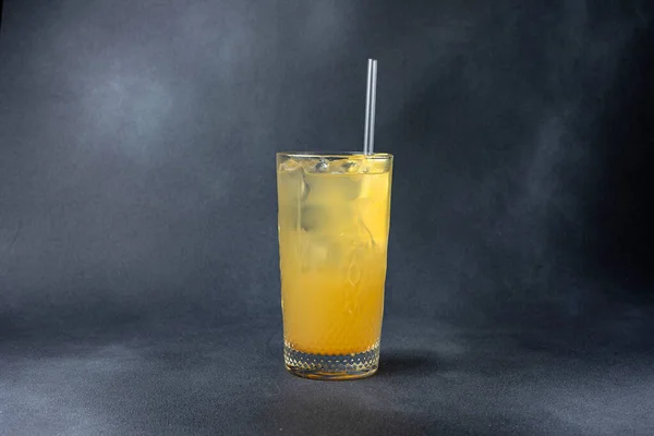 Вкусный Алкогольный Коктейль Темном Фоне — стоковое фото