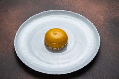 Lokantada lezzetli bir tatlı