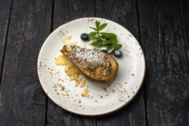 Lokantada lezzetli bir tatlı