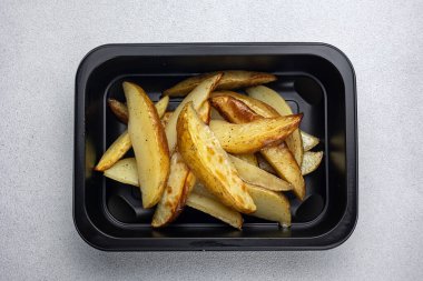 Kara kutularda garnitür. Kargo.