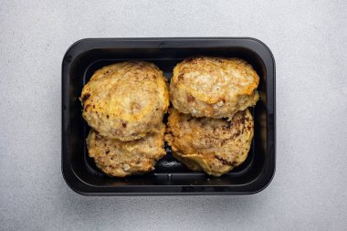 Kara kutuda nefis et yemekleri. Kargo