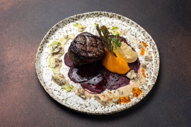 Lezzetli et yemekleri kapanıyor.