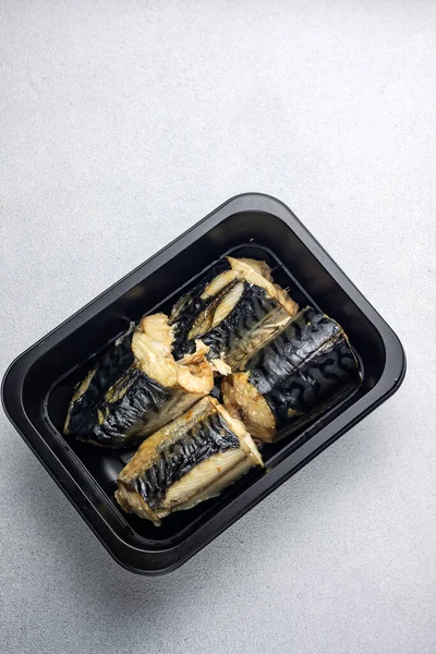Delizioso Pesce Una Scatola Nera Consegna — Foto Stock