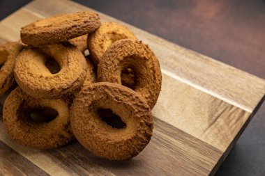 Tahtada nefis kurabiyeler. Kapat.