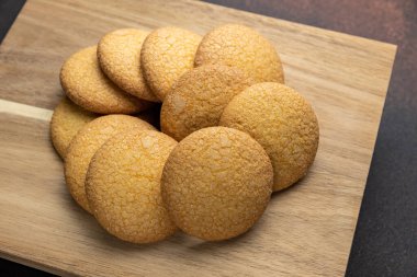 Tahtada nefis kurabiyeler. Kapat.