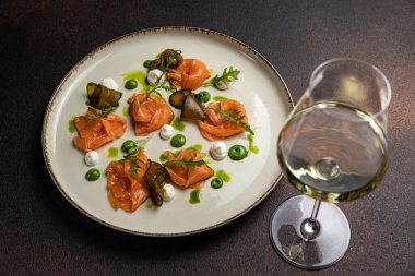 Restorandan lezzetli balık yemekleri. Yakın plan.