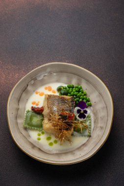 Restorandan lezzetli balık yemekleri. Yakın plan.