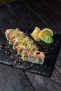 Lezzetli Japon dürümleri bir restorandan. Yakın plan.