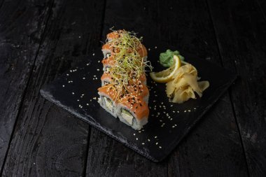 Lezzetli Japon dürümleri bir restorandan. Yakın plan.