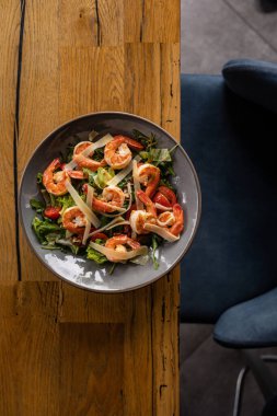 Lokantadan lezzetli bir salata. Yakın plan.