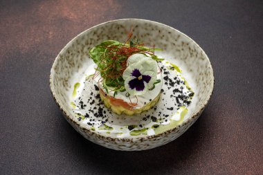 Lokantadan lezzetli bir salata. Yakın plan.