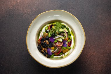 Lokantadan lezzetli bir salata. Yakın plan.