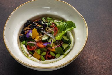 Lokantadan lezzetli bir salata. Yakın plan.