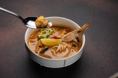 Lokantadan lezzetli bir çorba. Kapat.