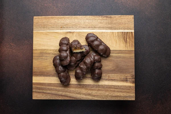 Biscoitos Deliciosos Uma Tábua Madeira Fechar — Fotografia de Stock