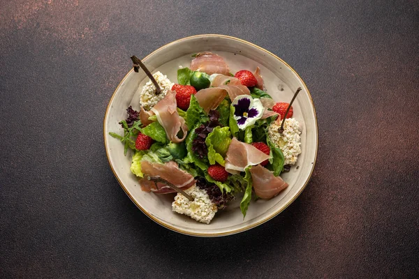 Finom Saláta Egy Étteremből Közelkép — Stock Fotó