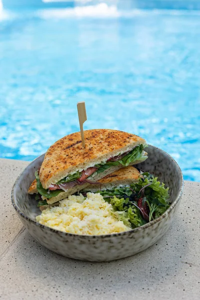 Restorandan nefis kahvaltı. Kapat.