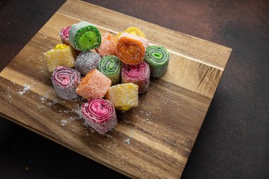 Dükkandan lezzetli şekerler. Kapat.