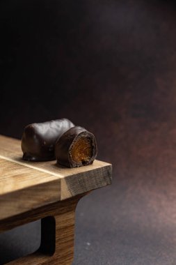 Dükkandan lezzetli şekerler. Kapat.