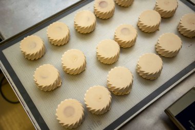 Şekerleme dükkanından lezzetli tatlılar. Kapat.
