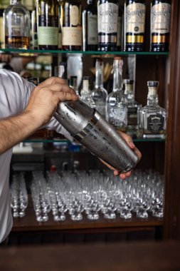 Lezzetli bir alkollü kokteyl Kapat.