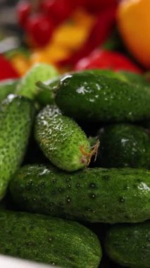 Mutfakta güzel sebzeler var. Kapat.