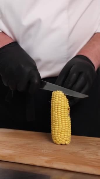 Szef Kuchni Przygotowuje Warzywa Zamrożenia Zbliżenie — Wideo stockowe