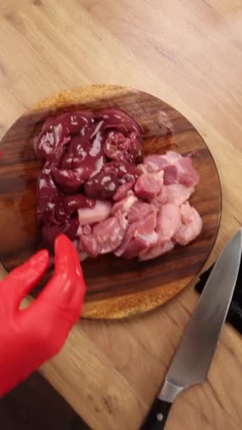 Kocken Tillagar Rätt Kött Köket Närbild — Stockvideo