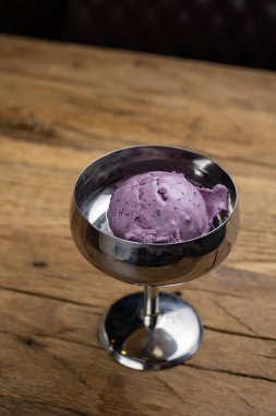 Şekerleme dükkanında nefis bir dondurma. Yakın plan.