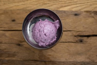 Şekerleme dükkanında nefis bir dondurma. Yakın plan.