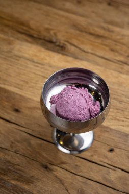 Şekerleme dükkanında nefis bir dondurma. Yakın plan.