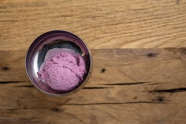 Şekerleme dükkanında nefis bir dondurma. Yakın plan.