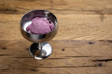 Şekerleme dükkanında nefis bir dondurma. Yakın plan.