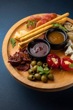 Hafif ve lezzetli soğuk aperatifler. Kapat.