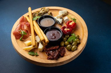 Hafif ve lezzetli soğuk aperatifler. Kapat.