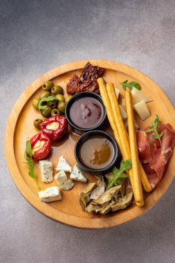 Hafif ve lezzetli soğuk aperatifler. Kapat.