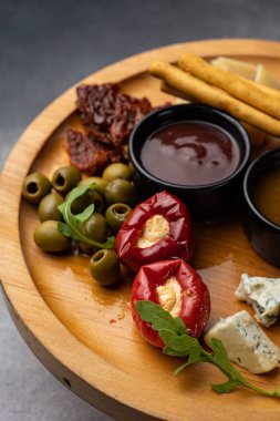 Hafif ve lezzetli soğuk aperatifler. Kapat.