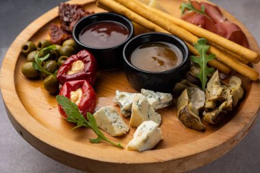 Hafif ve lezzetli soğuk aperatifler. Kapat.