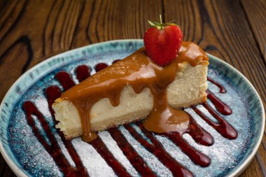 Masada lezzetli bir tatlı. Kapat.