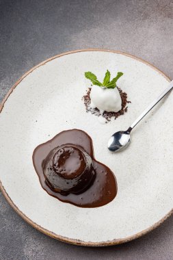 Masada lezzetli bir tatlı. Kapat.