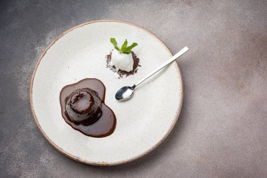 Masada lezzetli bir tatlı. Kapat.