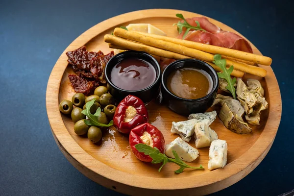 Hafif ve lezzetli soğuk aperatifler. Kapat.