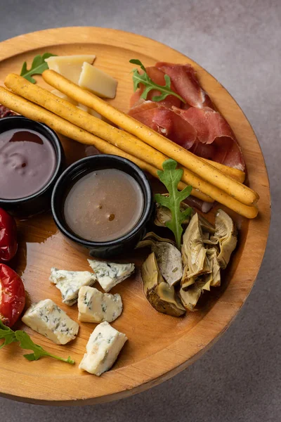 Hafif ve lezzetli soğuk aperatifler. Kapat.