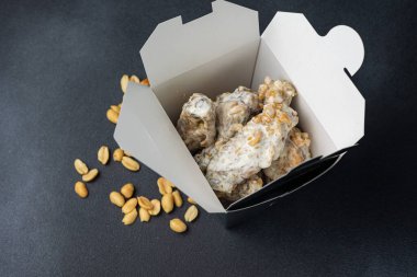 Lezzetli yemek servisi. Kapat.